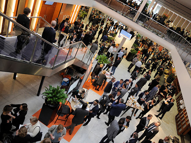 Foto Accountantsdag, publiek in ontvangsthal