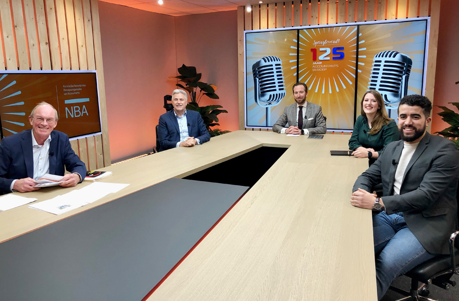 Foto deelnemers discussie 'Boomers vs Millennials'