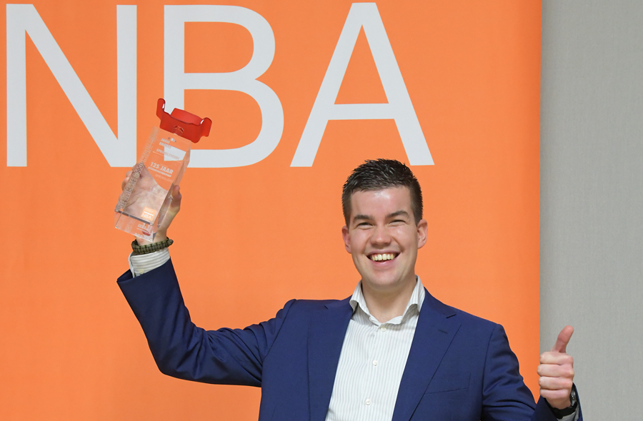 Foto Joris Ebbers met trofee