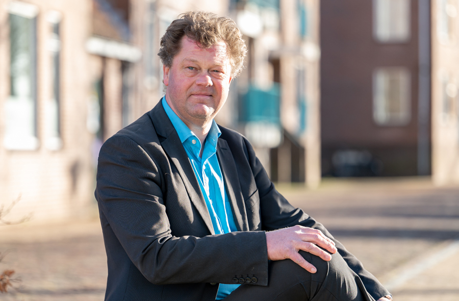 DirkvanderBij_900x590.jpg
