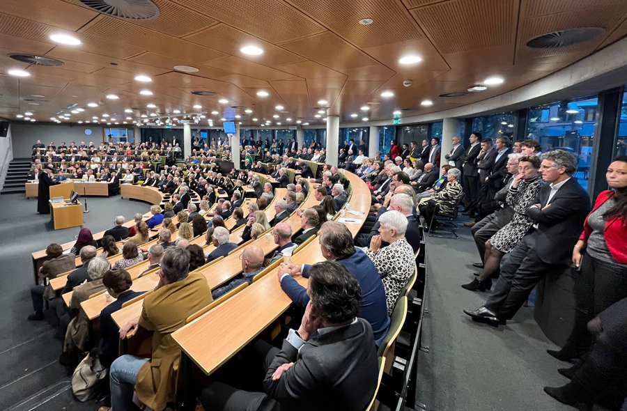 LeenPaape_Afscheidscollege2_900x590.jpg