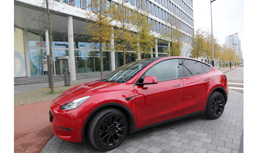 Tesla_Deloitte_900x590.jpg