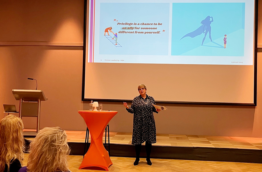WomenLeadershipNieuwjaarsbijeenkomst2_9januari2023_900x590.jpg